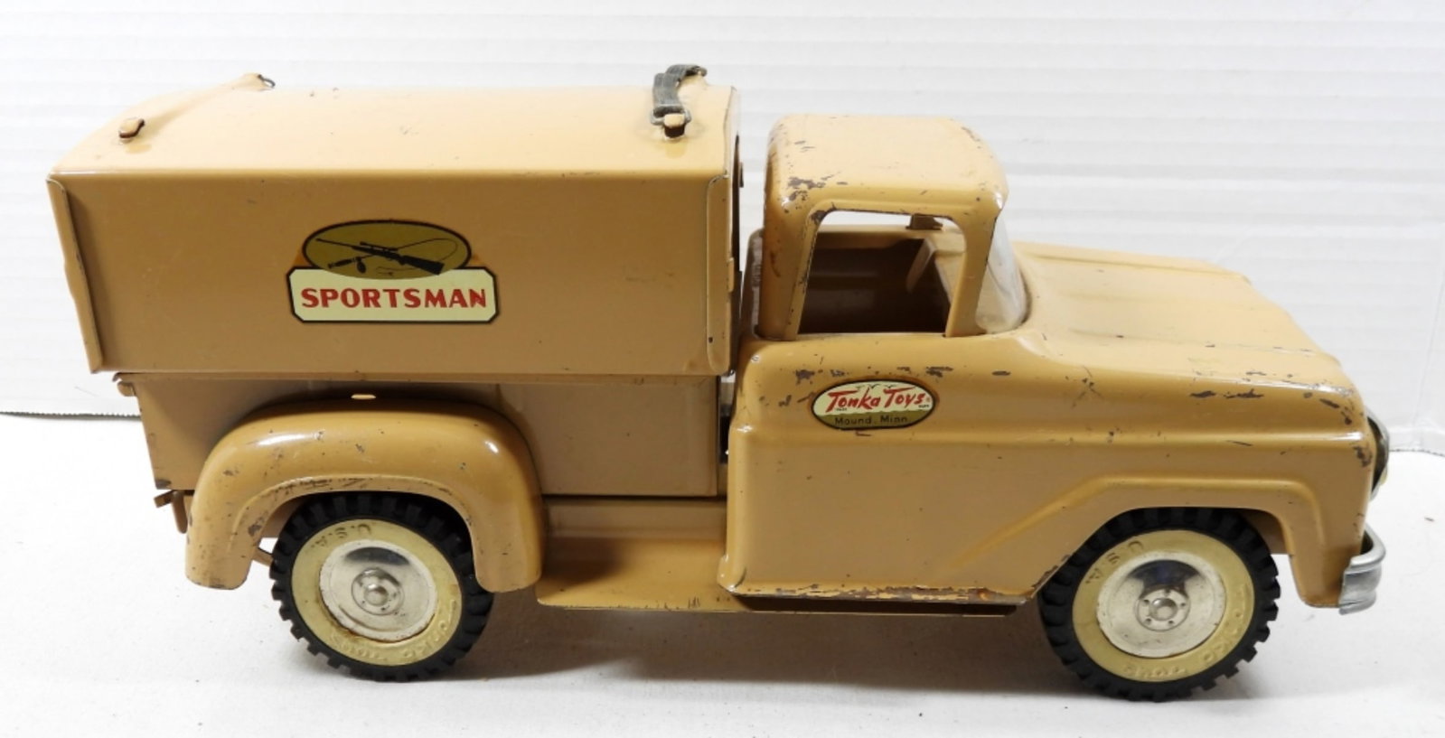 TONKA TOYS SPORTSMAN METAL TRUCK: TAN PICK-UP TRUCK w/TOPPER