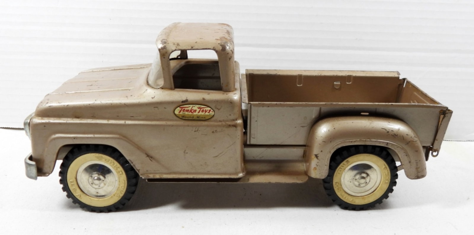 TONKA TOYS MOUNDS SPORTSMAN TRUCK: BRONZE/BROWN