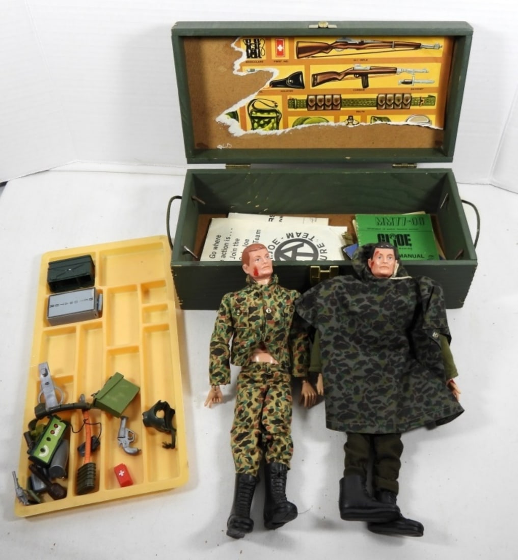 (2) VINTAGE 12"GI JOE ACTION SOLDIERS &MORE: (2 )12" 1964 GI JOE ACTION SOLDIERS ONE WITH BLACK HAIR / BLUE EYES & ONE WITH RED HAIR/ BLUE EYES AND GREEN WOODEN FOOT LOCKER WITH TRAY. COMES WITH NAVY & MARINE MANUAL AND A FEW ACCESSORIES