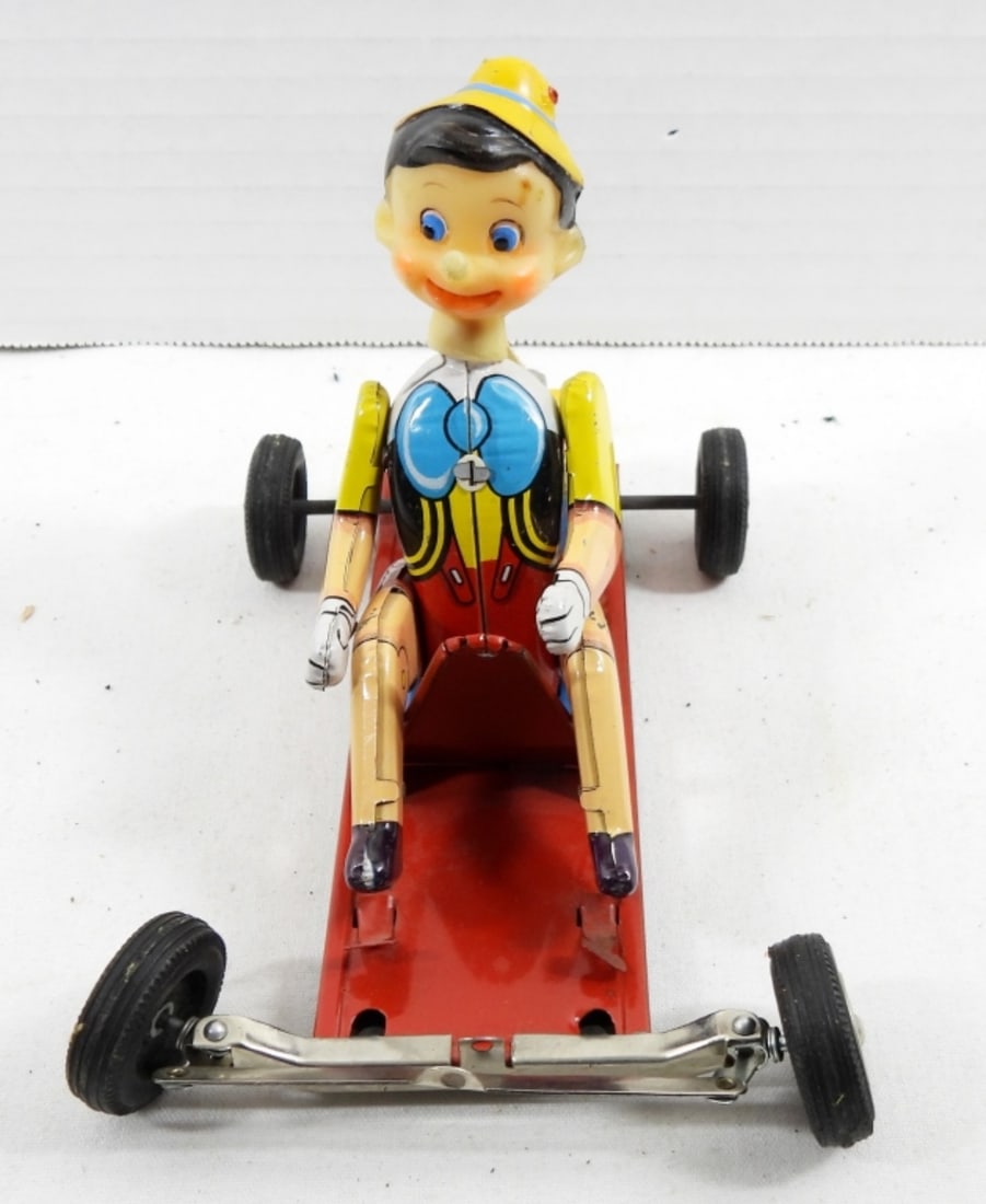 VINTAGE LINE MAR TOYS DISNEY PINOCCHIO IN CART: LINE MAR TOYS , TIN PINOCCHIO IN CART. WALT DISNEY PRODUCTION.( MISSING STEERING WHEEL