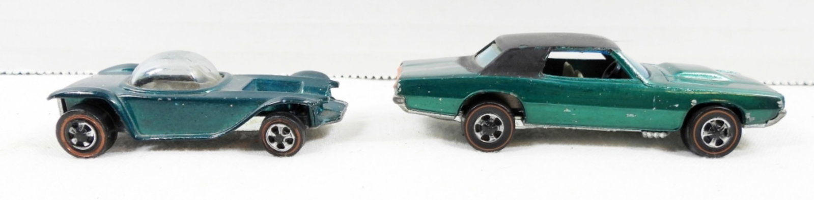 (2) HOT WHEEL REDLINE CARS: MATTEL INC, 1-1967 CUSTOM T-BIRD, 1-1968 BEATNIK BANDIT (MISSING THE ENGINE)