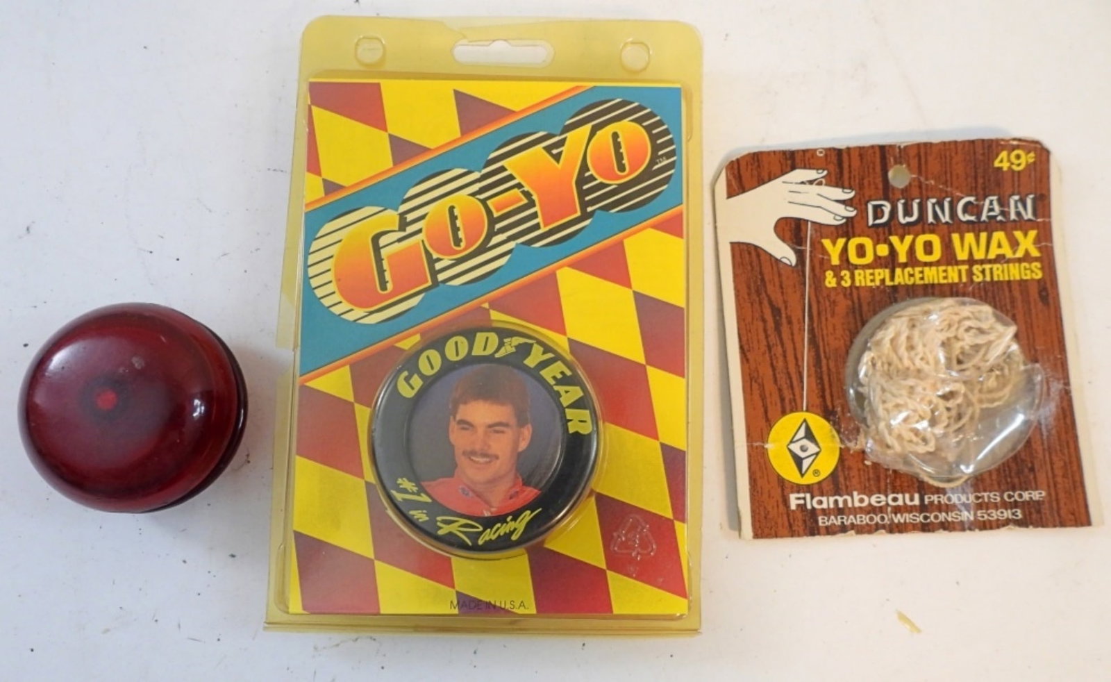 VINTAGE DUNCAN YOYO#3063 & MORE: VINTAGE DUNCAN YOYO#3063 WITH PACKAGE OF REPLACEMENT STINGS