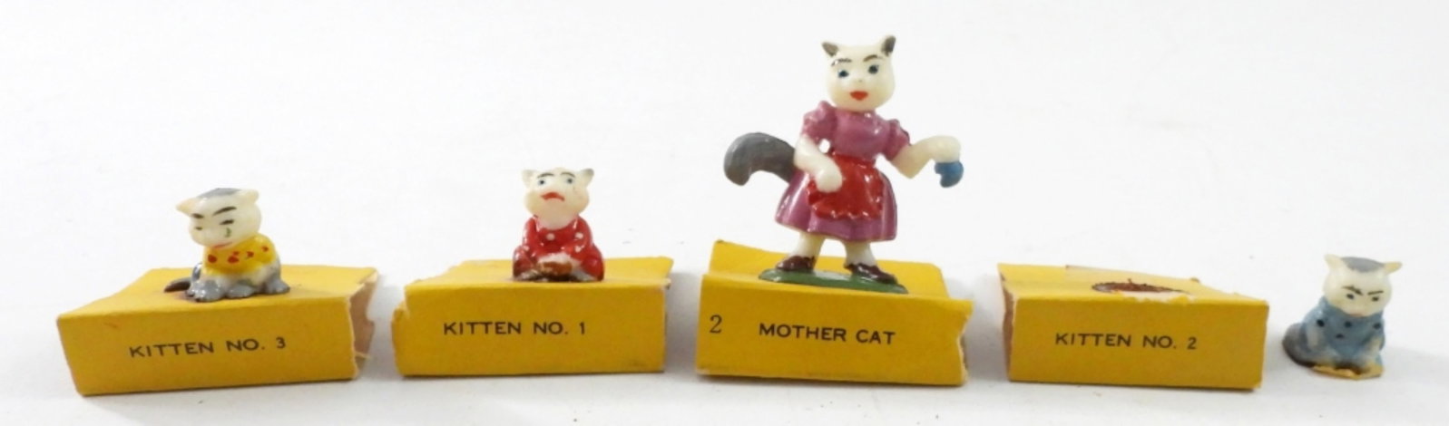 MARX FAIRYKINS MOTHER CAT & THREE: KITTENSPLASTIC FIGURES - FAIRYTALE CHARACTERS on ORIGINAL CARDBOARD (1) kitten loose