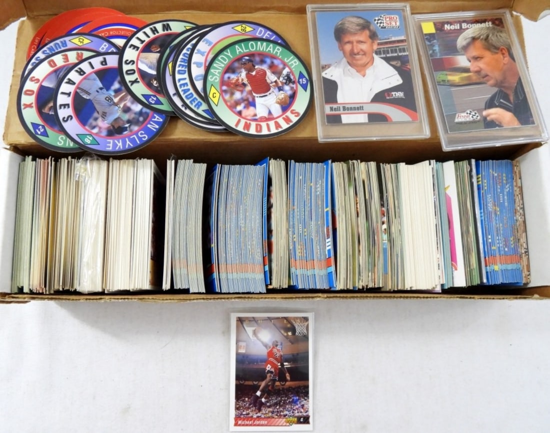 600+ ASSORTED UNSEARCHED MIXED SPORTS LOT (1 of 3)