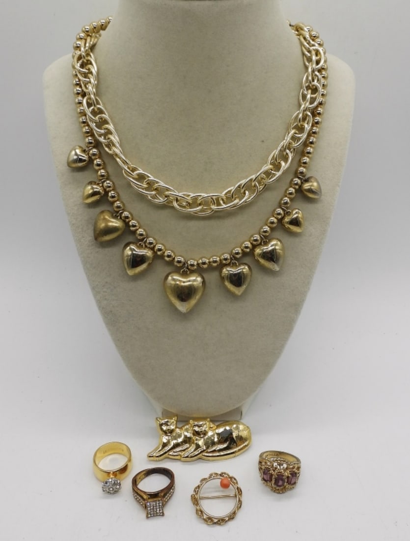 GOLD TONE FASHION JEWELRY (1 of 3)