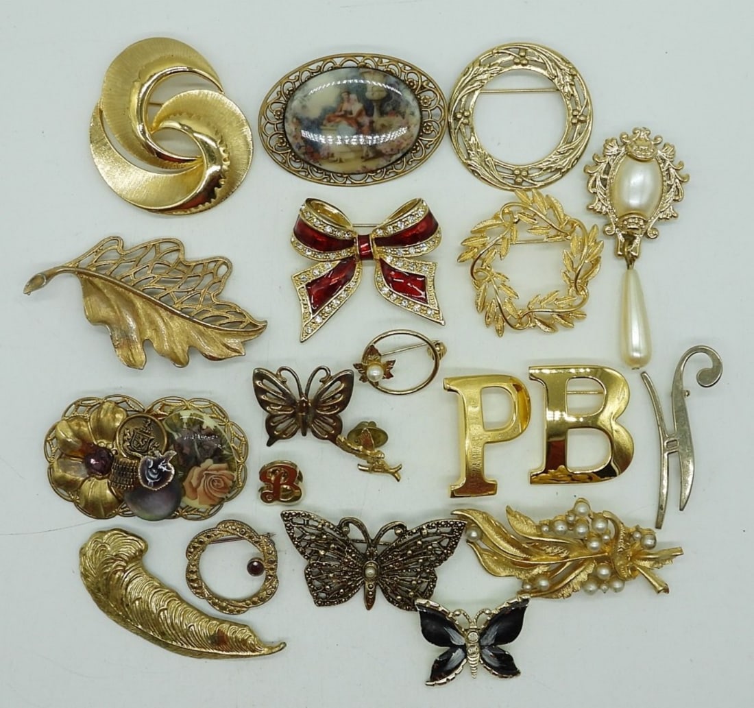 (20) VTG GOLD TONE BROOCHES (1 of 1)