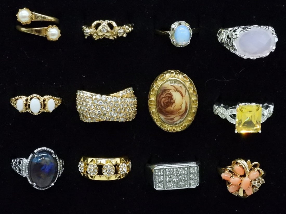(12) LADIES FASHION RINGS (1 of 2)