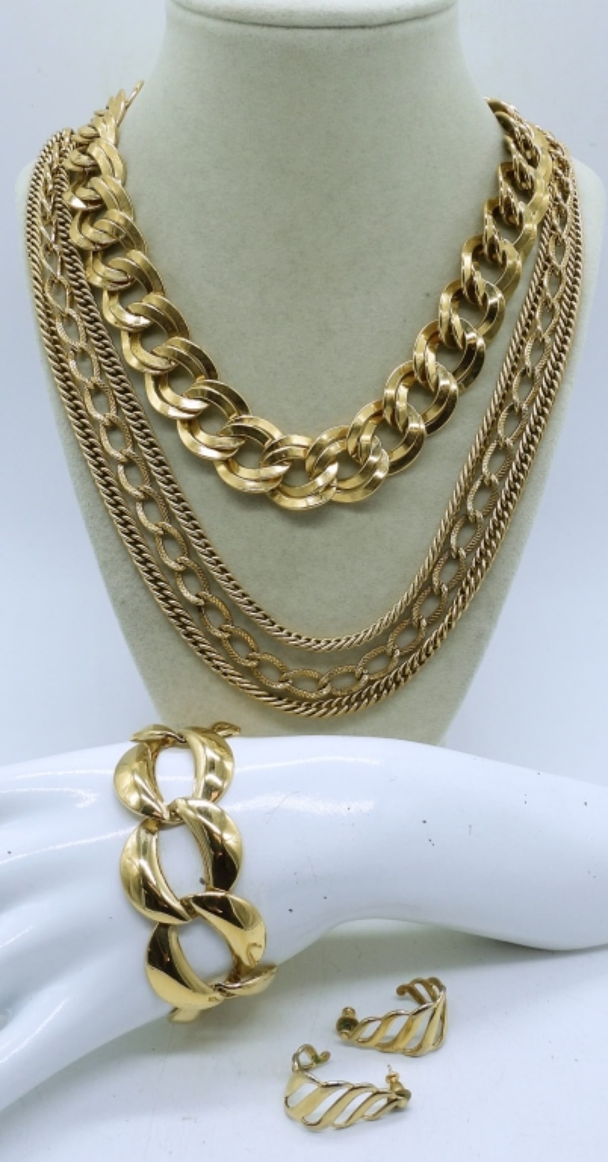 CHUNKY GOLD TONE CHAIN NECKLACES & MORE (1 of 1)