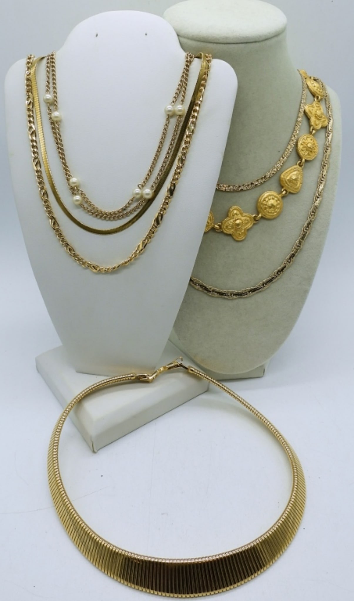 (7) GOLD TONE CHAIN NECKLACES (1 of 3)