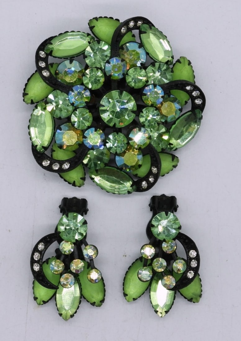 URANIUM GLASS PIN EARRING SET (1 of 3)