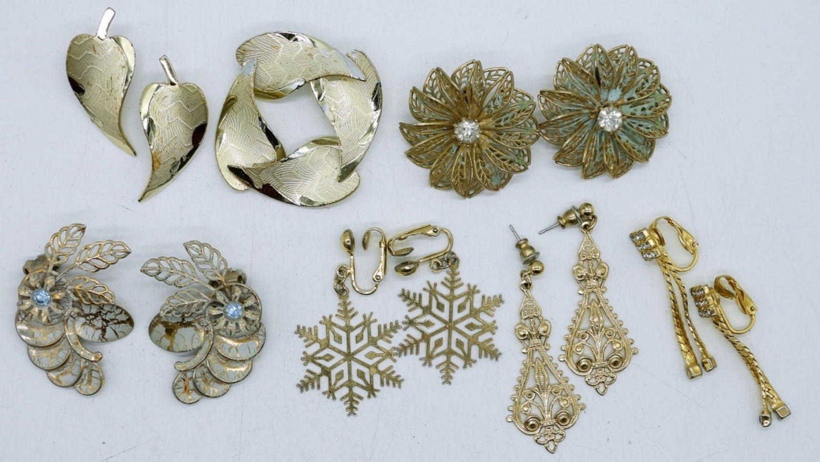 6 PAIR OF VTG EARRINGS & 1 PIN (1 of 1)