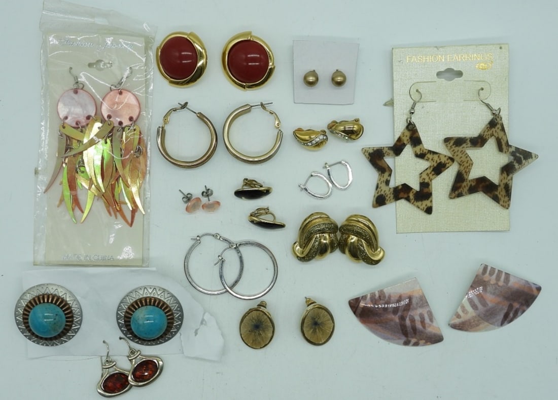 (15) PAIR OF VTG EARRINGS (1 of 1)