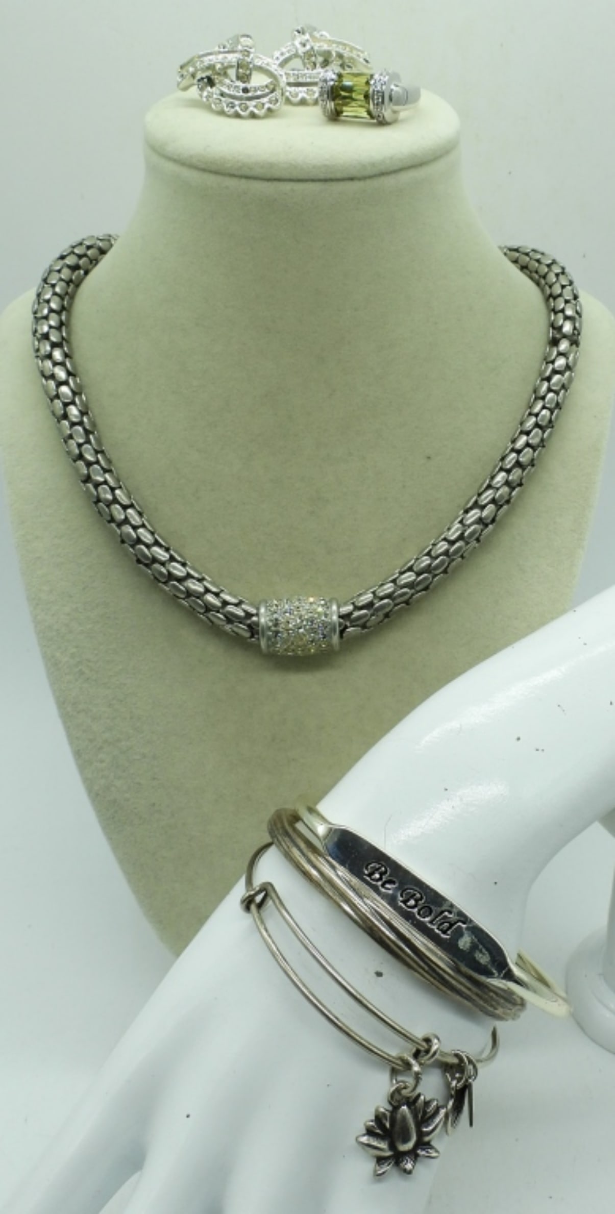 (6) LADIES SILVER TONE  FASHION JEWELRY SET (1 of 2)