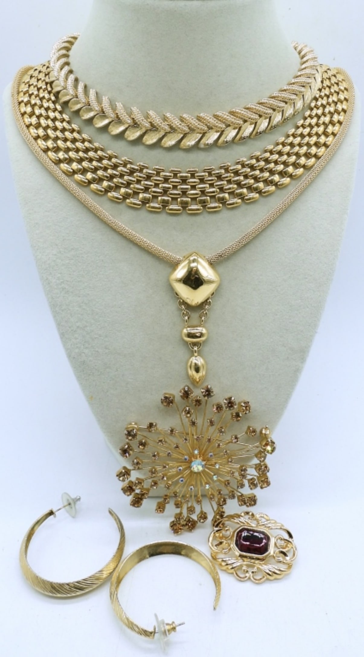 VINTAGE 6 PIECE GOLD TONE FASHION SET (1 of 1)