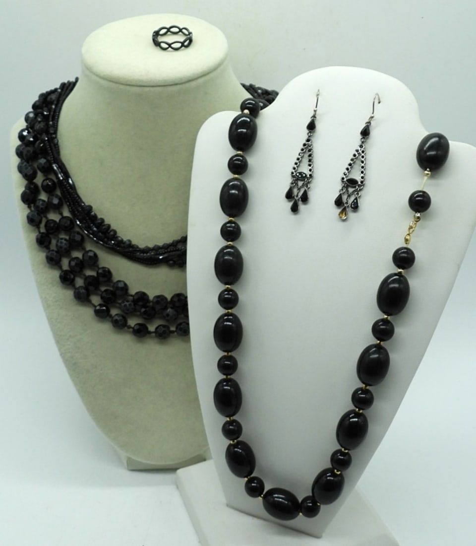 GOTH IT UP BLACK BEADED SET (1 of 2)