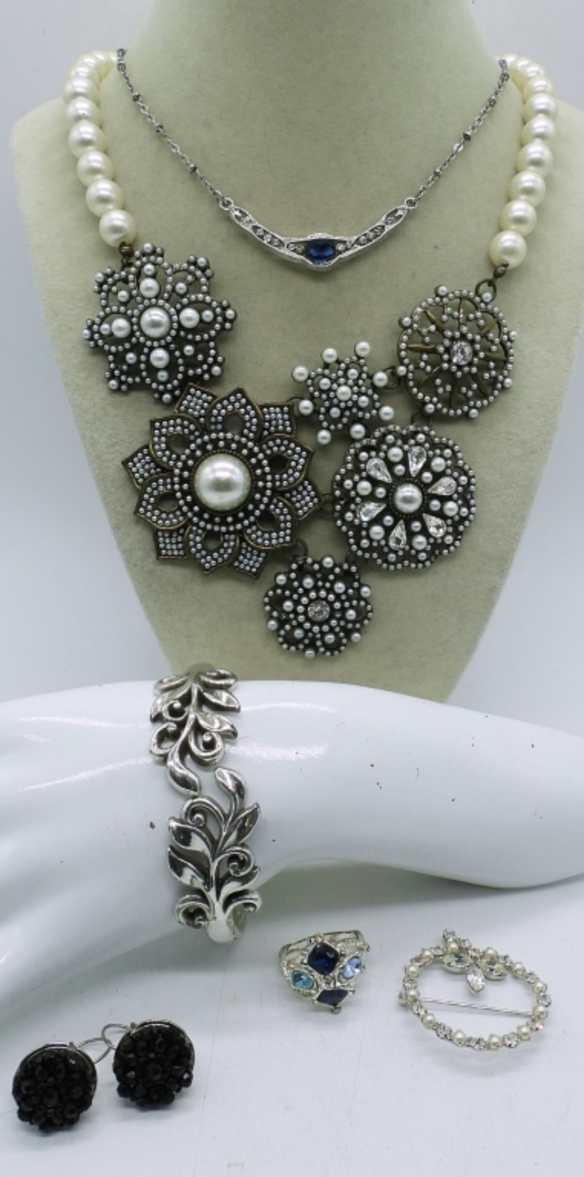 PRETTY MIXED FASHION JEWELRY (6) (1 of 1)