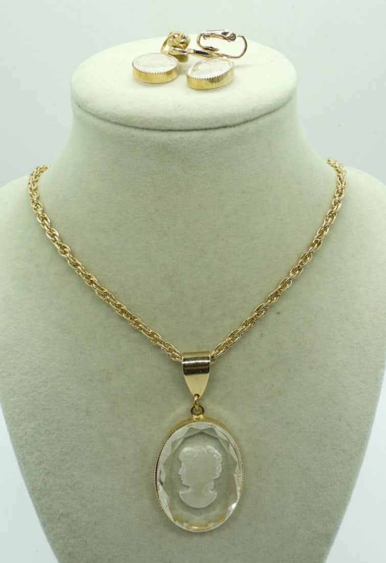 VINTAGE ETCHED  CLEAR LUCITE NECKLACE  SET (1 of 3)
