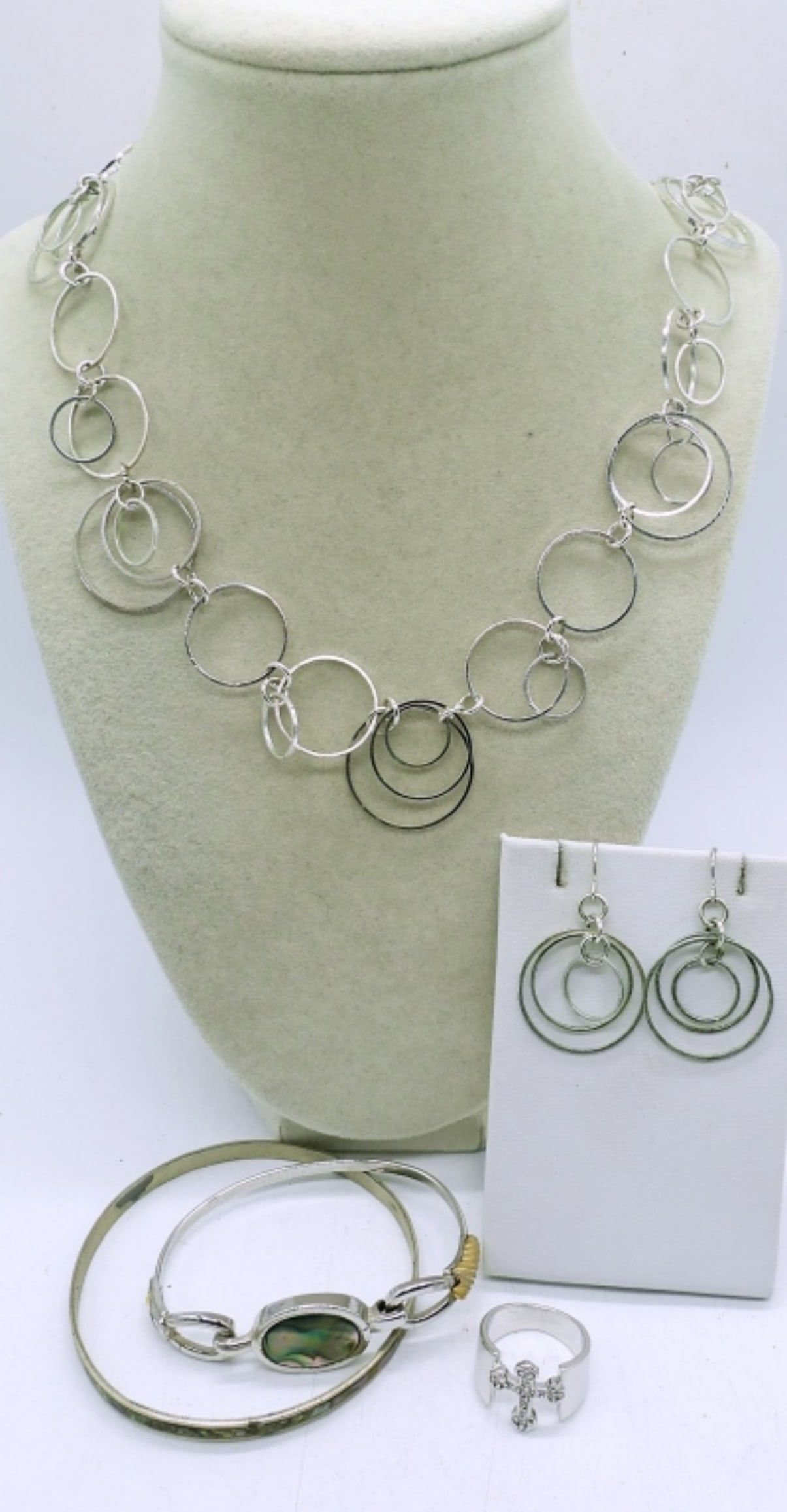 5 PIECE SILVER TONE  LADIES JEWELRY SET (1 of 2)