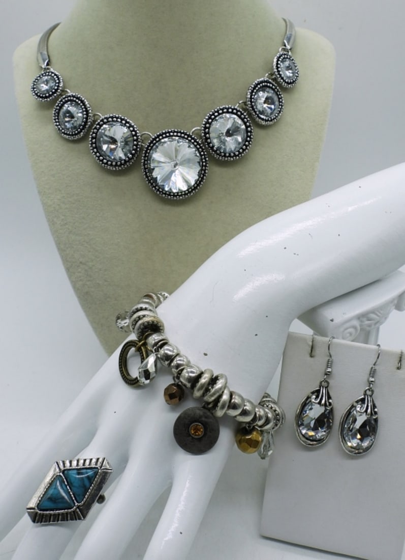 4 PIECE SILVER TONE FASHION JEWELRY SET (1 of 1)