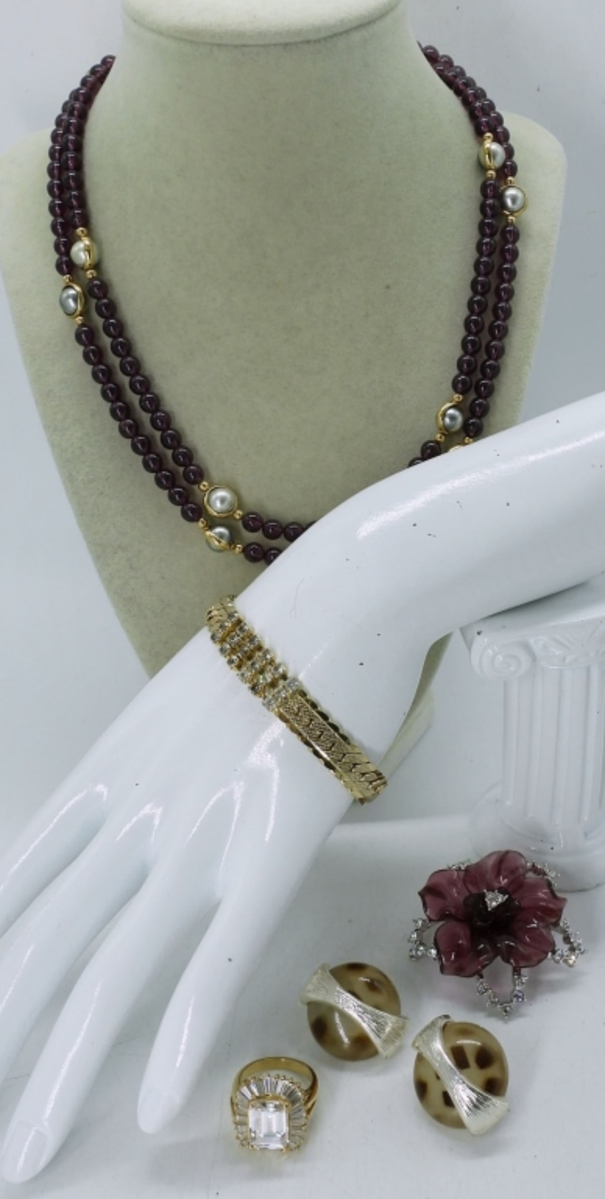 5 PIECE LADIES FASHION JEWELRY SET (1 of 2)