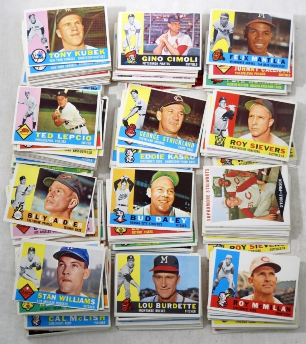 (251) 1960 TOPPS BASEBALL CARD LOT (1 of 2)