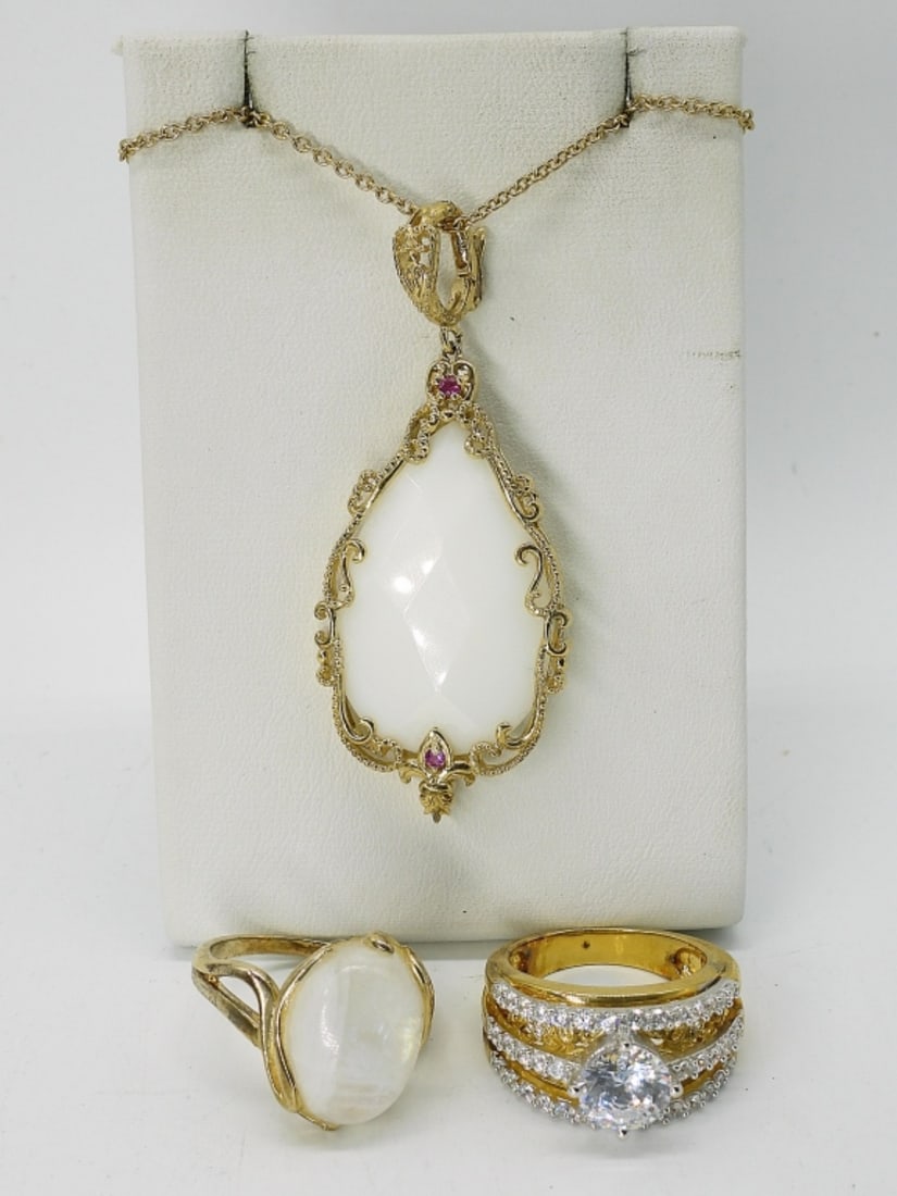 STUNNING GOLD TONE 925 WHITE GEMSTONES (1 of 1)