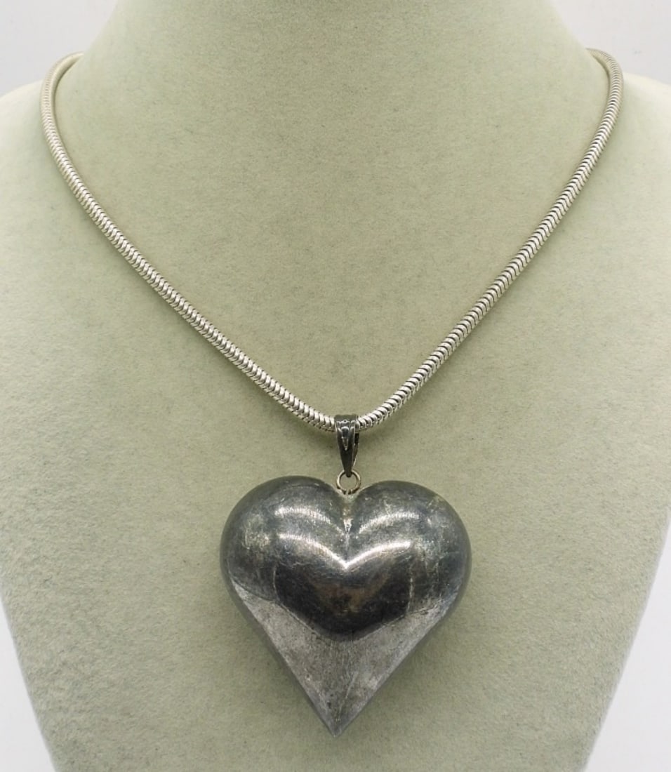 LARGE STERLING HEART PENDANT & CHAIN (1 of 1)