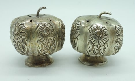 VTG STERLING PUMPKIN SALT/PEPPER SHAKERS
