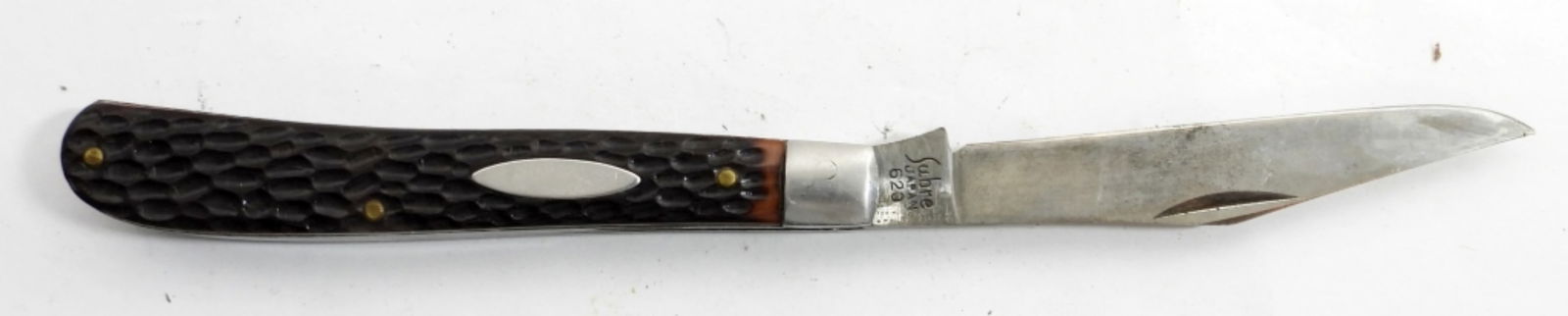 (1) SABRE 620 FOLDING POCKET KNIFE: 1 BLADE, TRAPPER, JIGGED BONE HANDLE, JAPAN, NICE CONDITION