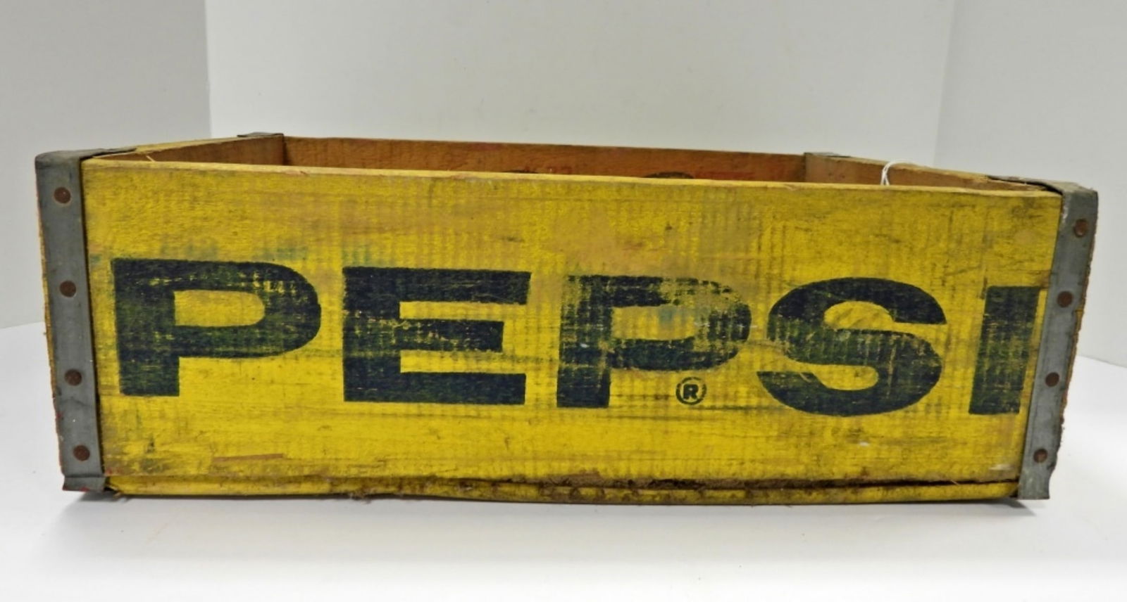 VINTAGE PEPSI WOOD CRATE (1 of 4)