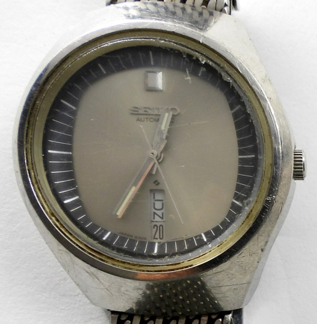 VINTAGE SEIKO MENS DAY/DATE WATCH (1 of 3)