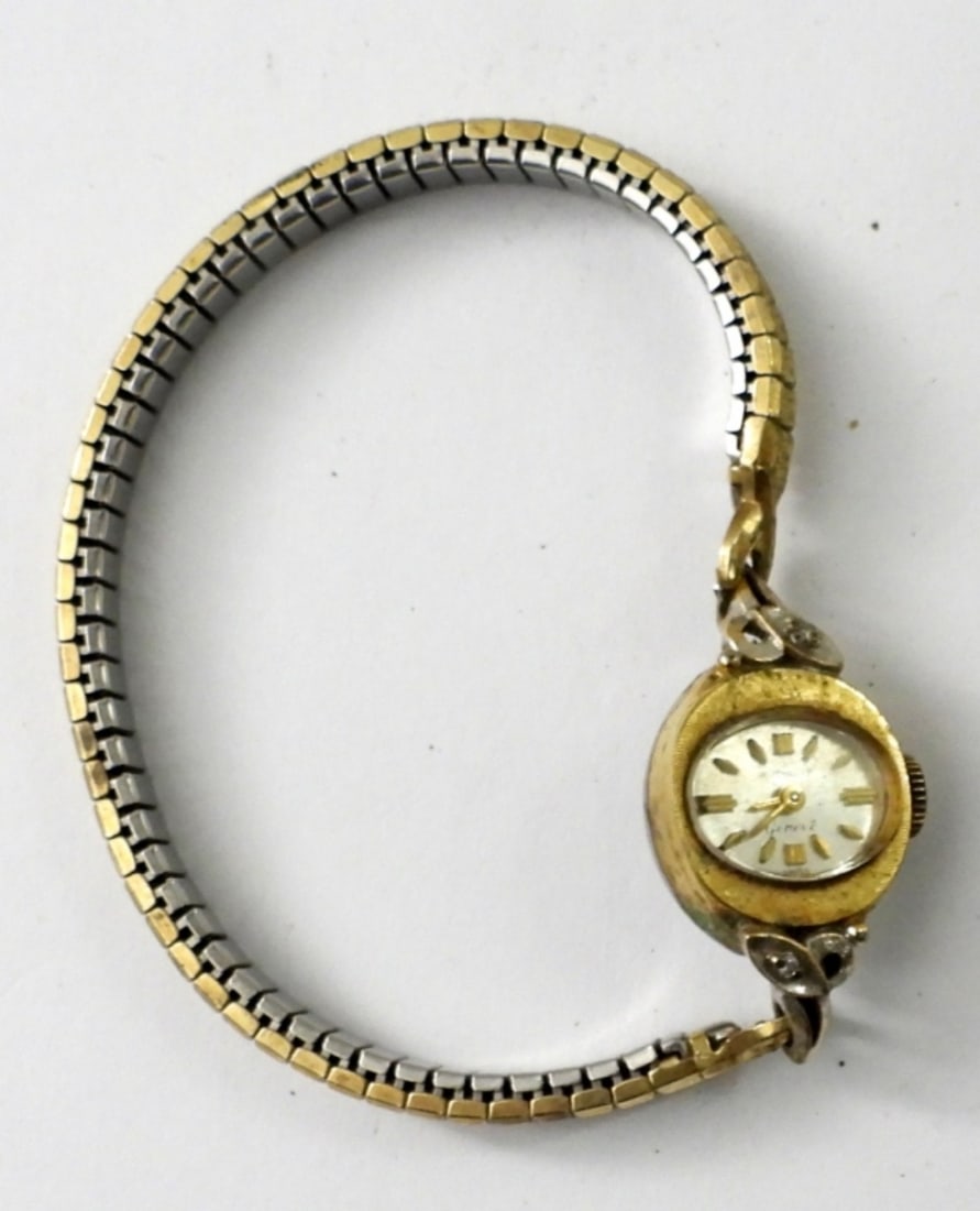 WITTNAUER WOMEN GOLD TONE WATCH: UNTESTED, STRETCH BAND, NON TESTED,STAINLESS STEEL BACK