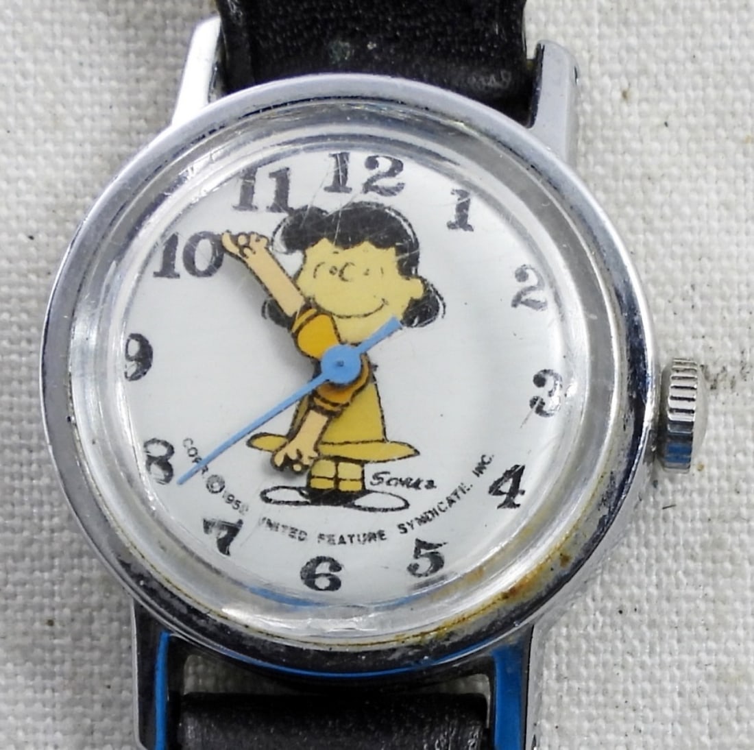 1952 SCHULZ PEANUTS LUCY WATCH - RUNS: NEEDS SERVICED - light crack in bottom of crystal