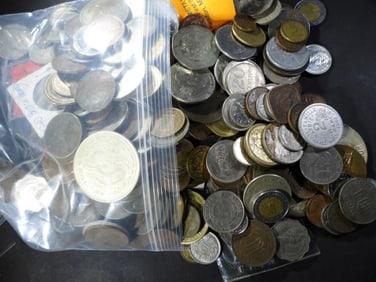 5 POUNDS WORLD FOREIGN COIN & TOKEN LOT