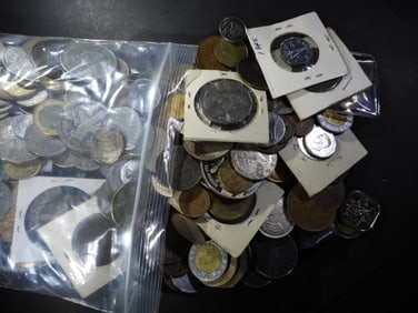 5 POUNDS WORLD FOREIGN COIN & TOKEN LOT