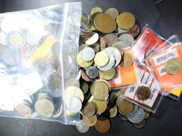 5 POUNDS WORLD FOREIGN COIN & TOKEN LOT