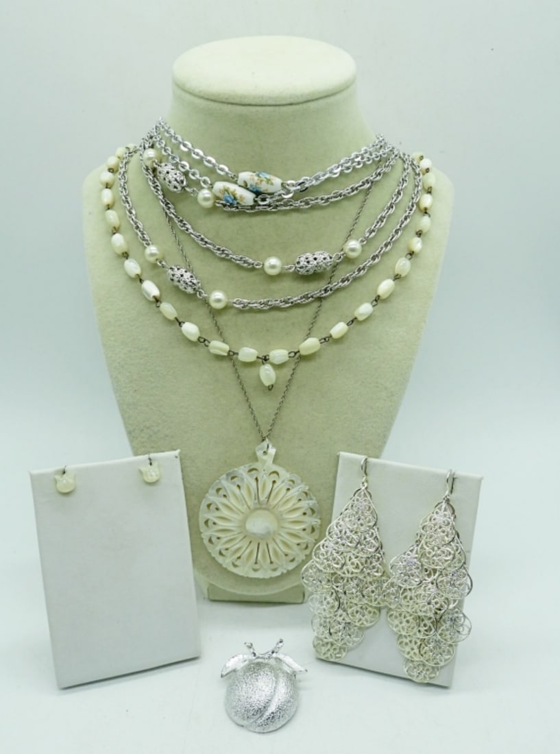 VTG MOTHER OF PEARL & MORE FASHION SET (1 of 3)