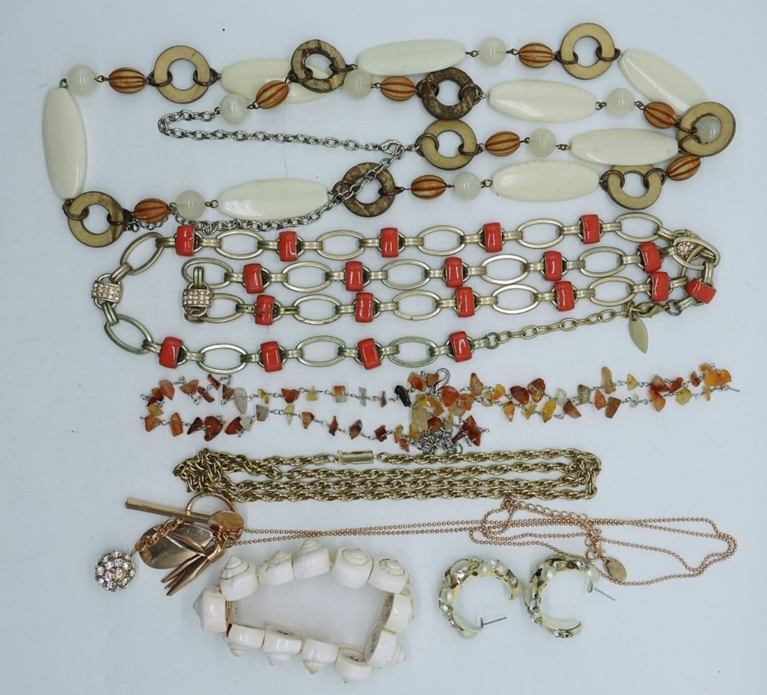 5 LADIES  FASHION  NECKLACES & MORE (1 of 3)