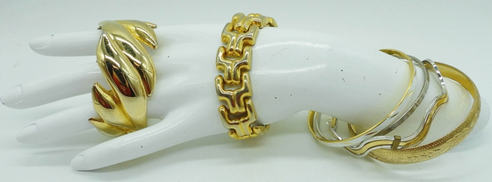 (6) FASHION BRACELETS - AVON & MORE (1 of 1)