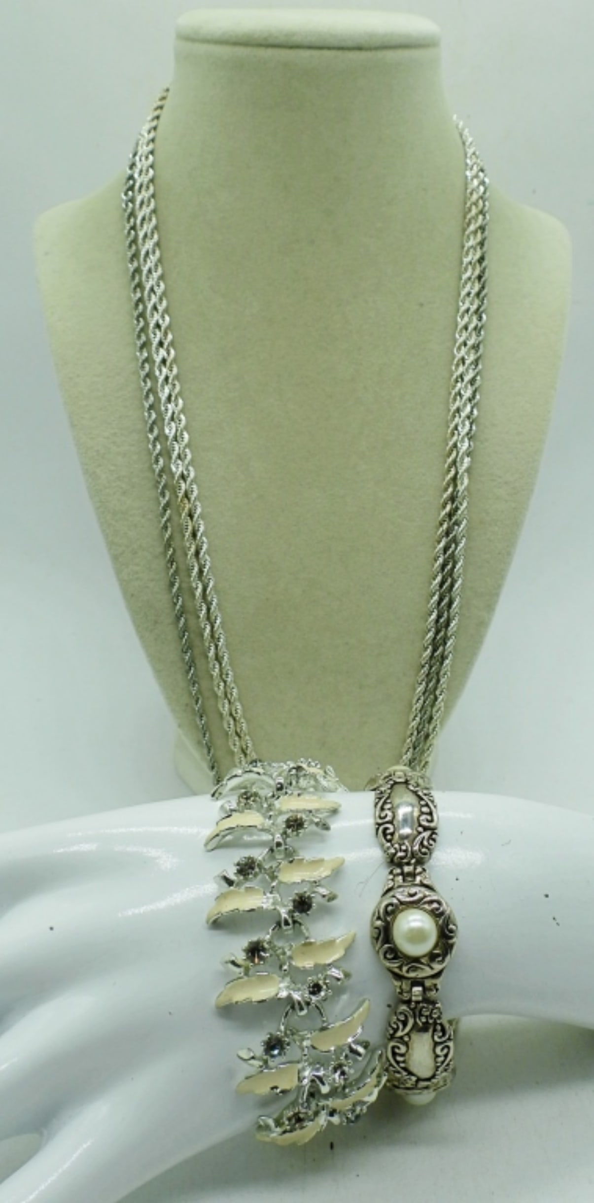 FASHION CHAINS & BRACELETS (1 of 3)