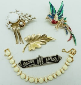 4 BROOCHES 1 BRACELET