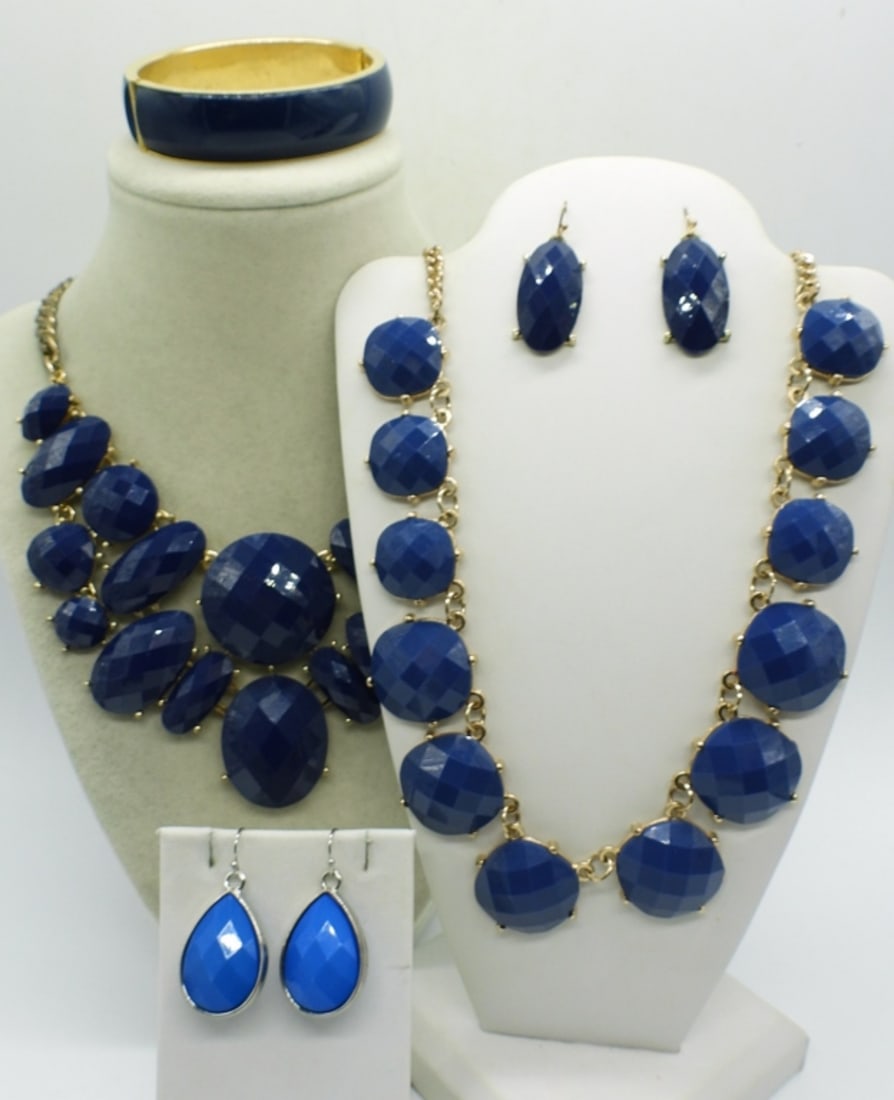 VTG NAVY BLUE EARRING NECKLACE SETS (1 of 2)