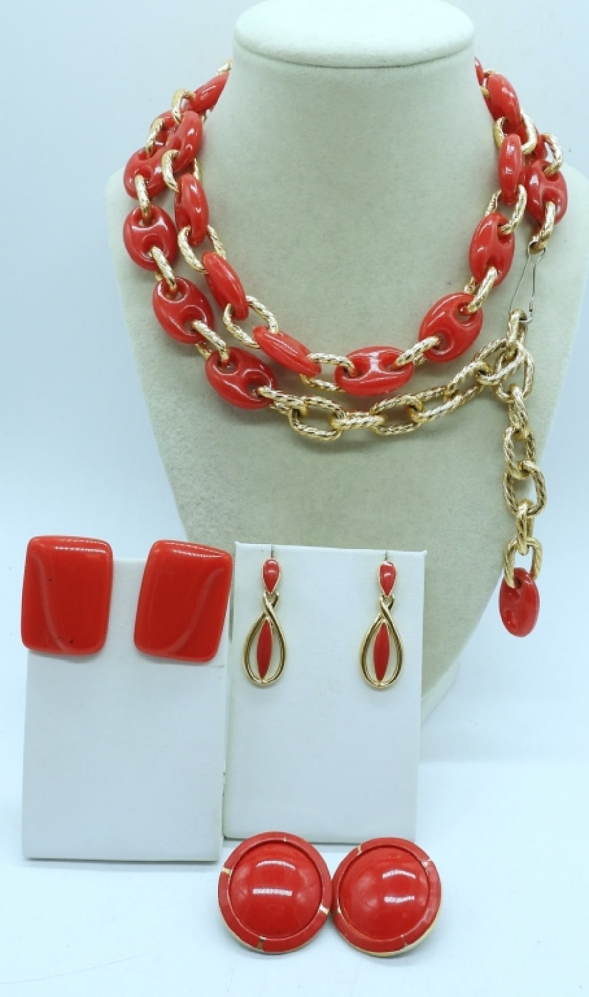 VINTAGE RED PLASTIC NECKLACE & EARRINGS: RED AND GOLD TONE PLASTIC VINTAGE NECKLACE, 37". 3 PAIR OF PIERCED EARRINGS.