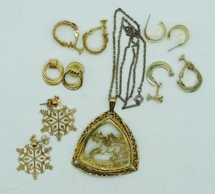 MODERN GOLD TONE EARRINGS & NECKLACE