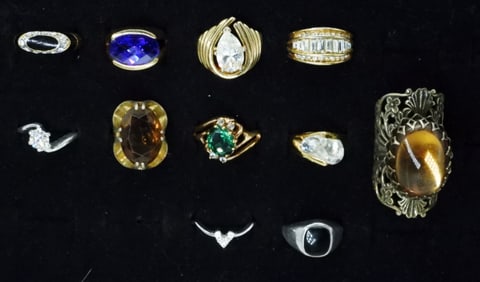 (11) GEMSTONE FASHION RINGS
