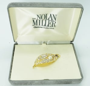 NOLAN MILLER PAVE LEAF PIN W. PEARL