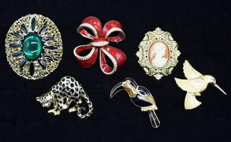 (6) GOLD TONE BROOCHES