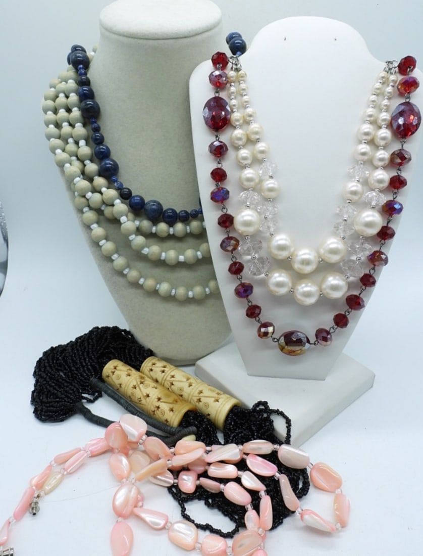 6 ASSORTED BEADED NECKLACE LOT (1 of 2)