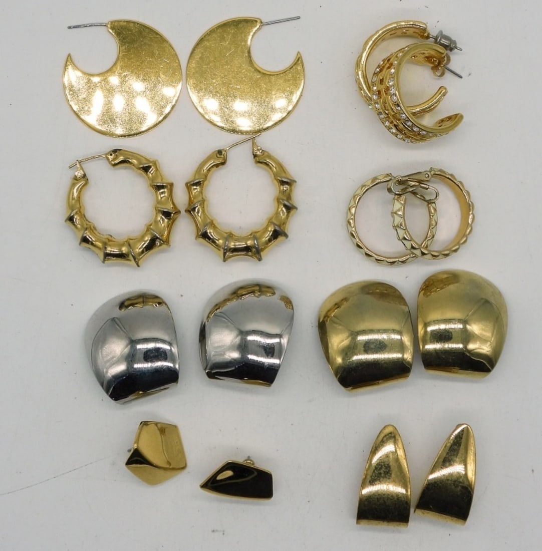 (8) PAIR OF VTG PIERCED EARRINGS: EIGHT PAIR OF VINTAGE PIERCED EARRINGS, GOLD AND SILVER TONES.