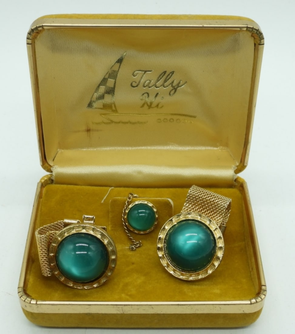 VTG MEN'S CUFF LINK SET - ORIGINAL BOX (1 of 1)